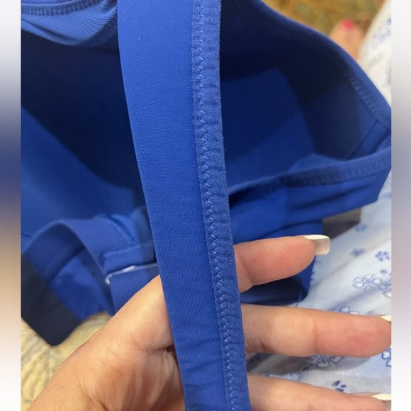 Lululemon Sports Bra Run Times Size 36 DD Royal Blue - Picture 3 of 4